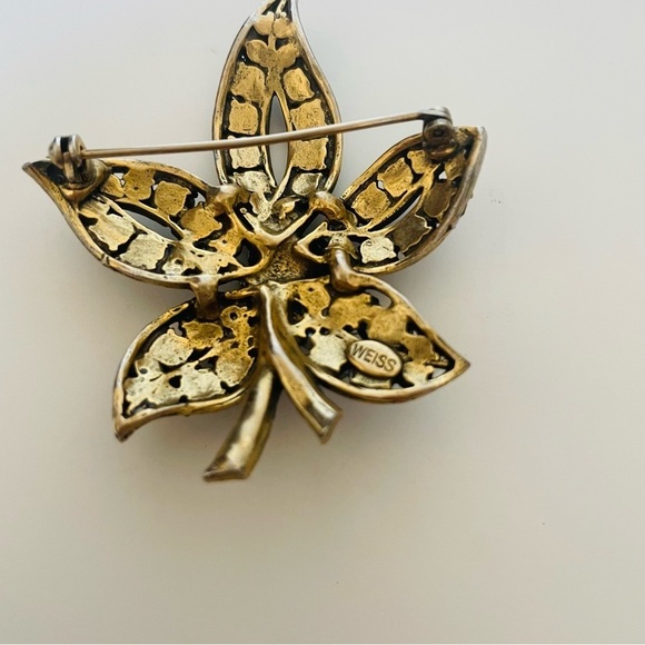 Rare Vintage Weiss Crystal and Ruby Petaled Brooch - Picture 5 of 9